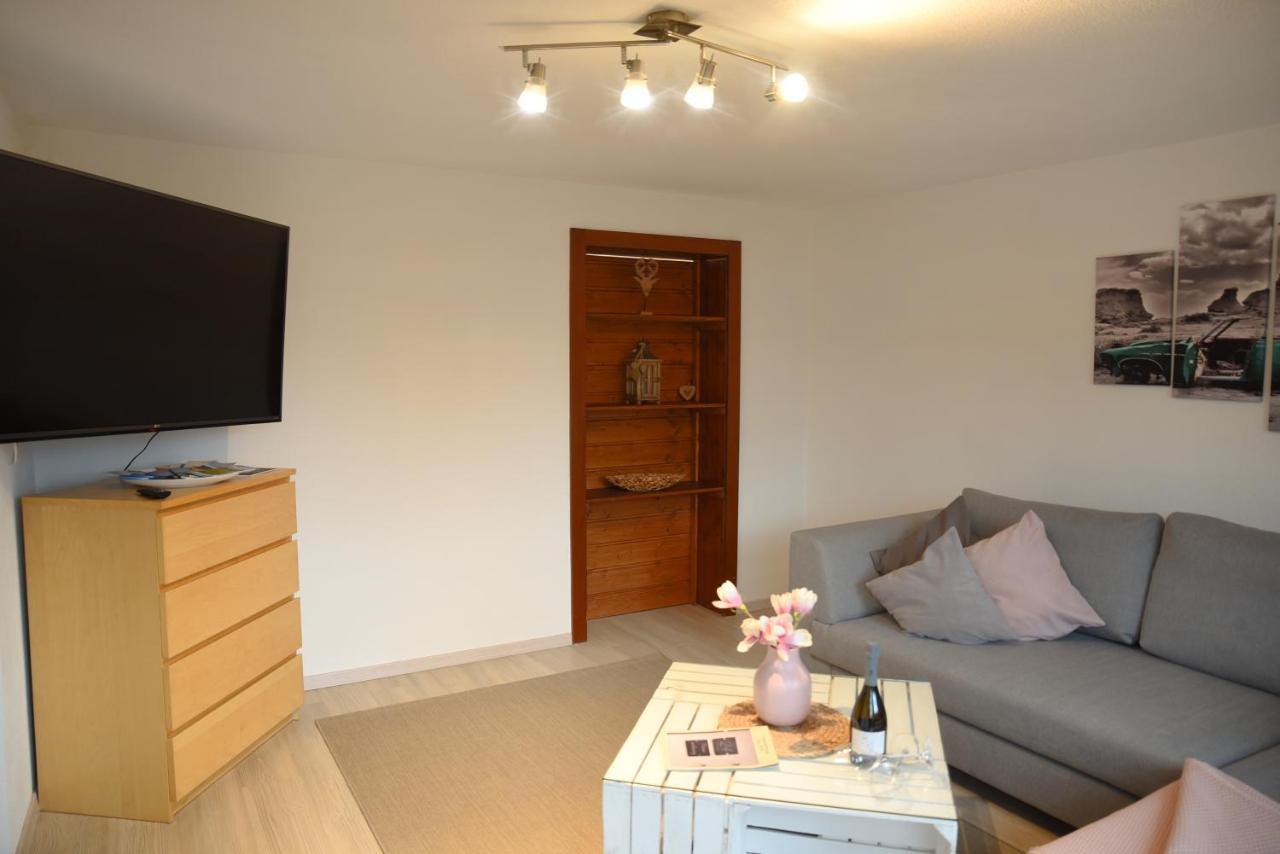 80 M2 Haushaelfte, 3 Zimmer, Parkplaetze, Bis 6 Pers Apartment Waengle Exterior photo