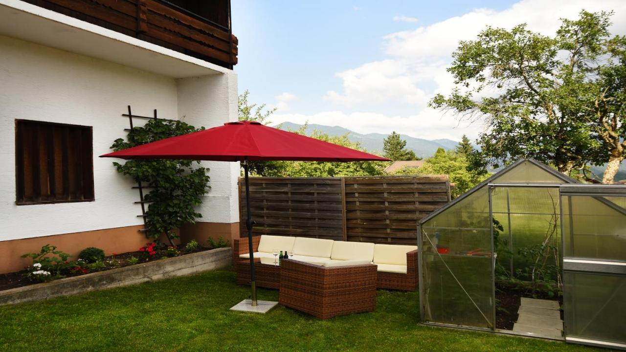 80 M2 Haushaelfte, 3 Zimmer, Parkplaetze, Bis 6 Pers Apartment Waengle Exterior photo